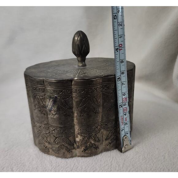 Vintage Metal Red Velvet Lined Lidded Vanity Jar Container Silver Etched - Picture 11 of 11